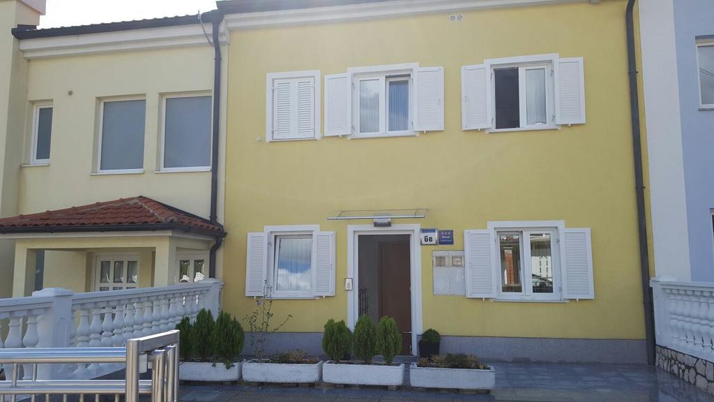 Haus Ella Apartment Novi Vinodolski Luaran gambar
