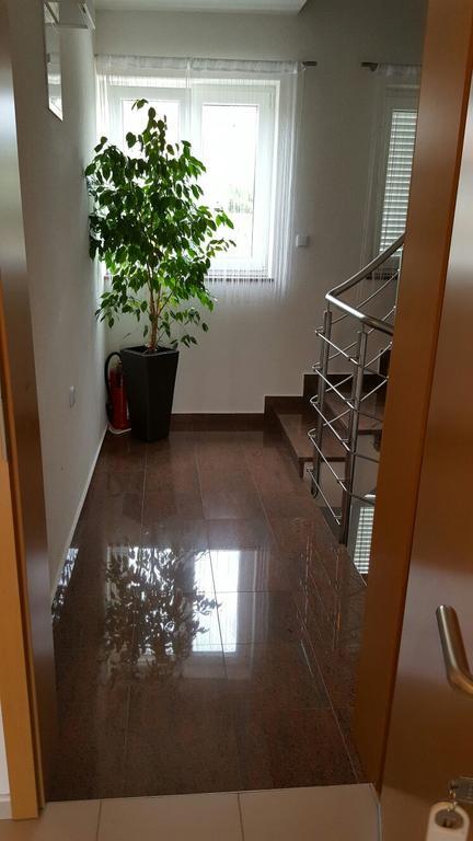 Haus Ella Apartment Novi Vinodolski Luaran gambar